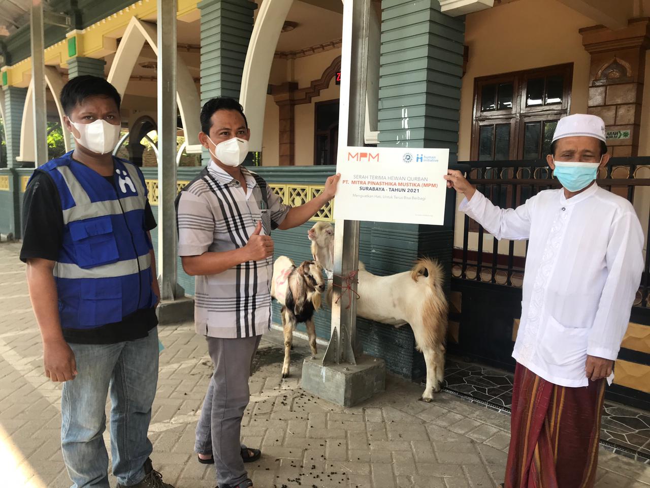 MPM Honda Jatim Distribusikan Hewan Qurban Untuk Masyarakat Sekitar